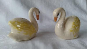 Vintage weiße Schwäne Salz Pfefferstreuer Set Korken Stopfen Handbemalt Hochzeit Geschenk - Bild 1 von 10