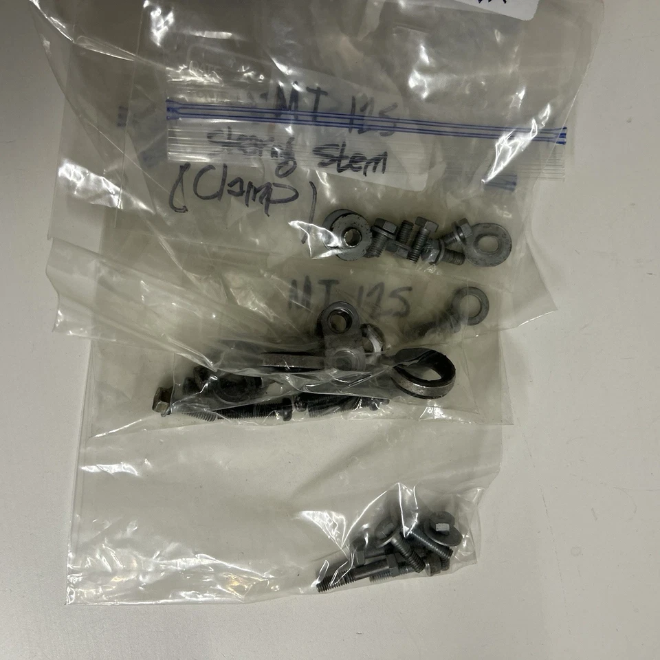 LOTE HONDA MT125 MT 125 PERNO MISC HERRAJES  Foto 1 de 4