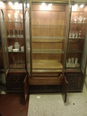 Antiguo armario de China armario de China con luz y puertas de vidrio Foto 1 de 4