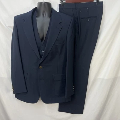 VINTAGE LEVIS BUISINESS CLASS ACTION SUITS NAVY 3 PC SUIT 40R 42" CHEST 33X30 - Изображение 1 из 4