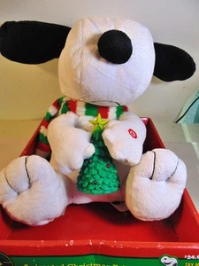 Animierter Weihnachts-Snoopy hält Weihnachtsbaum - spielt Musik und bewegt sich - Bild 1 von 3