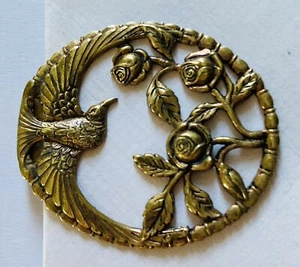 Vintage Round Bird With Roses Art Nouveau Brass Fur Clip Good Condition - Picture 1 of 6