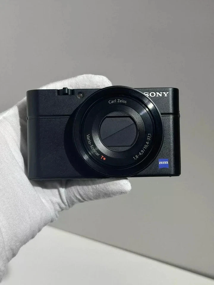 Cámara digital compacta Sony RX100 20,2 MP 3,6 x con cargador y tarjeta y batería Foto 1 de 4