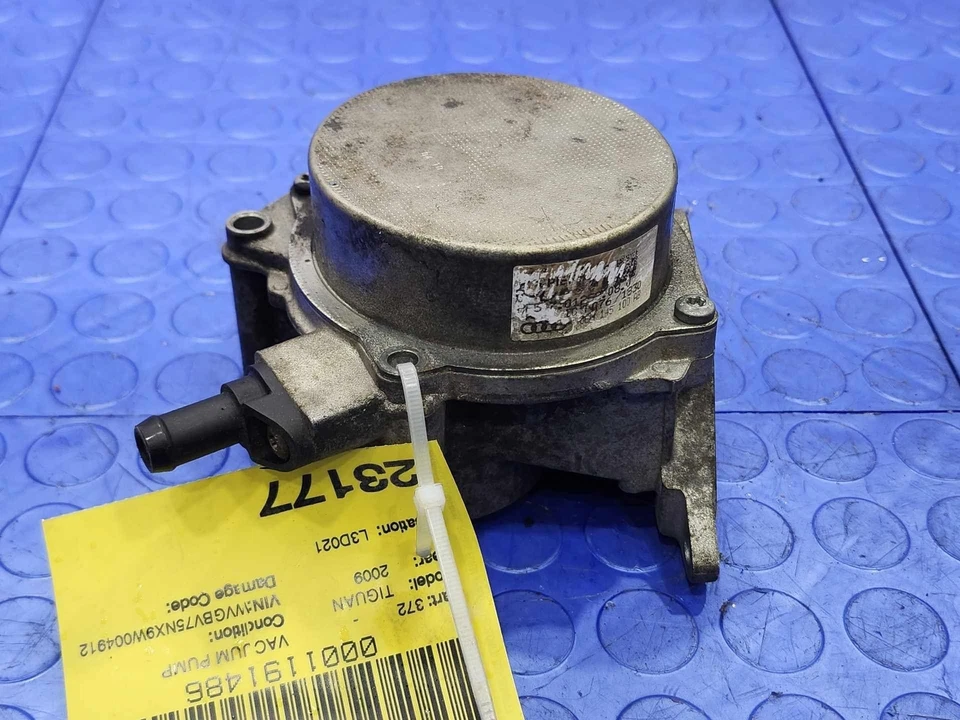 2009-2015 Volkswagen Tiguan Engine Driven Vacuum Pump Bosch OEM 06H145100A - Image 1 of 4