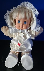 Muñeca bebé vintage Mattel enfermera doctora 1989 cruz roja rubia años 80 cuerpo suave RARA - Imagen 1 de 6