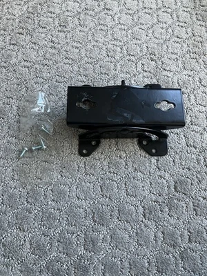 "Montaje de pared inclinable Sanus FPM10 para TV o monitor de 13-30"" de hasta 50 libras" Foto 1 de 4