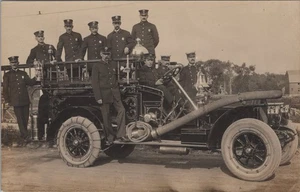 Pompieri Vigili del Fuoco 9 Dettagli Nuova Bedford MA 1910s RPPC Foto Cartolina - Foto 1 di 2