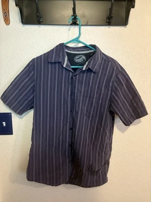 Kirra abotonada para hombre talla mediana púrpura profundo rayas Foto 1 de 4