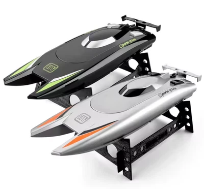 Barca RC Alta Velocità 2.4G Doppio Motore 100m Motoscafo Elettrico Telecomando - Immagine 1 di 4