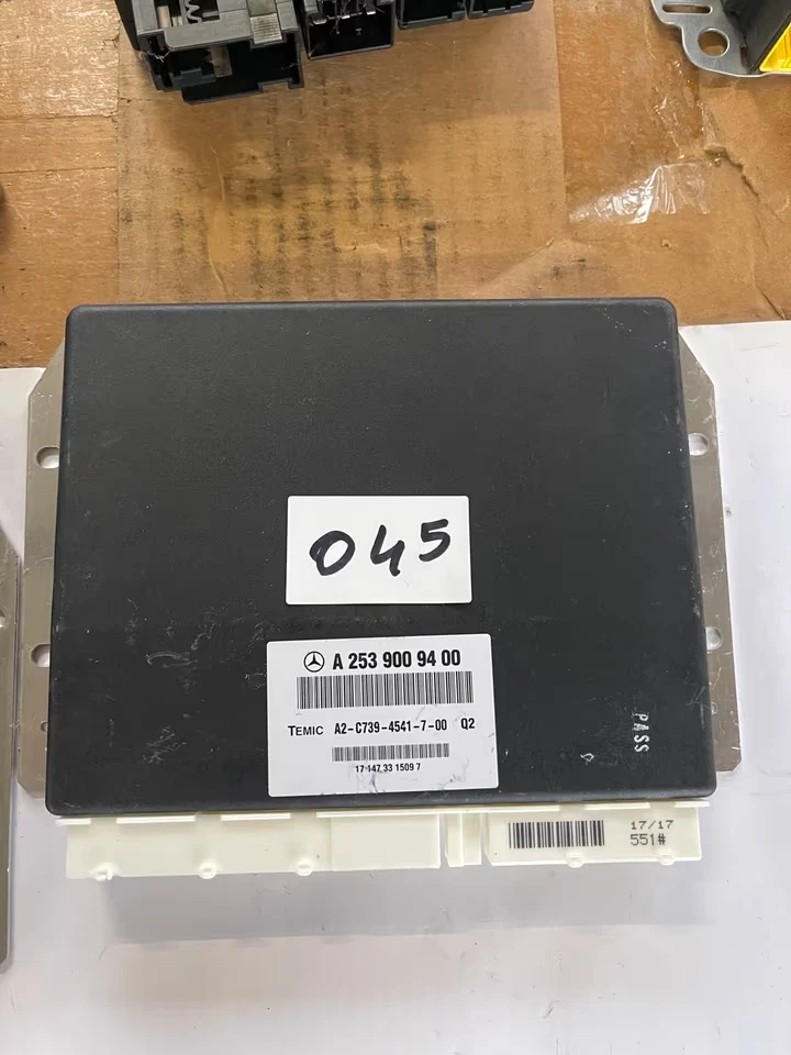 Mercedes-Benz Steuergerät Luftfahrwerk A2539009400 - Image 1 of 1