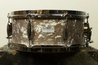 Tambor Standard Drum Co. 5,5x14 Gold Dust Pearl Foto 1 de 4