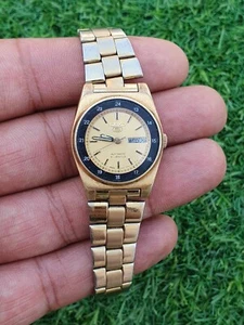 Vintage Seiko 5 Automatic 21 Jewels Stainless Steel Golden Dial watch For Women - Picture 1 of 8