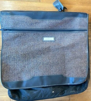 Travel Garment bags pre-owned Good Condition Ready Use - Image 1 of 4