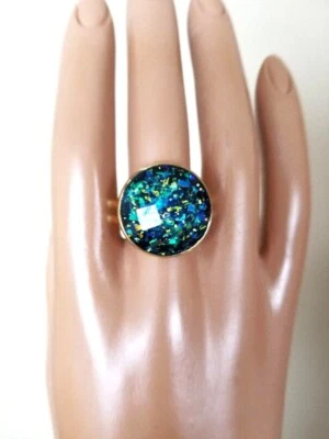 Anillo de ópalo: pavo real de fuego dorado de 20 mm en banda de acero inoxidable chapada en oro de 18 quilates Foto 1 de 4