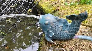 POND SPITTER FISH GARDEN WATER FOUNTAIN FEATURE STATUE 1M HOSE ORANMENT NEW - Picture 1 of 2