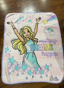 Coperta Barbie 46 pollici rosa, arcobaleno, cuori, stelle che fanno accadere sogni - Foto 1 di 2