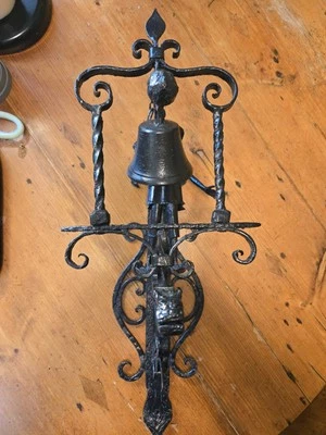 Aldaba decorativa vintage de hierro forjado Foto 1 de 4