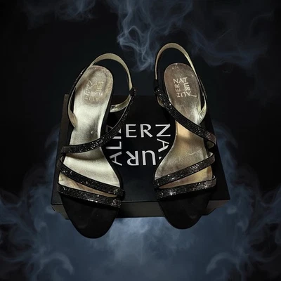 Sandalias Naturalizer Vanessa con tiras de tela negra Foto 1 de 4