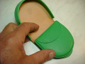 LE CUSTODIE PORTAMONETE /BORSELLINO IN PELLE VERDE MOD 8 PRODUZIONE ITALIANA - Picture 1 of 1