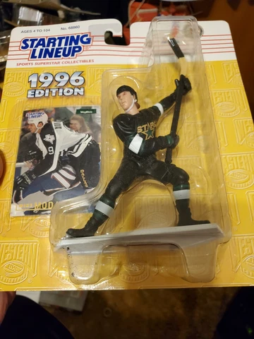 NHL-Vintage Hockey 1996 Mike Modano Dallas Stars Figure Plus Card ( NIP) Cover
