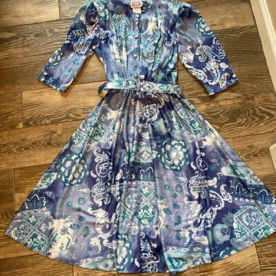 DE COLECCIÓN AÑOS 70 80 California NUEVO LOOKS Vestido Azul Paisley Cinturón Día del Té AUTÉNTICO Foto 1 de 4