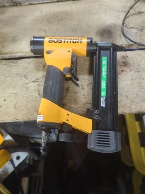 Bostitch Hp118k 23-Gauge 1/2-Inch To 1-3/16-Inch Pin Nailer Tested  - Image 1 of 4