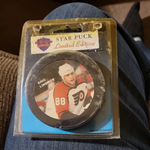 Flyers Hockey Puck Eric Lindros PHILADELPHIA VTG NHL NHLPA INGLASCO Canada NIB Cover