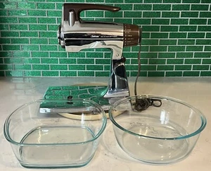Mezclador Sunbeam Mixmaster 12 velocidades cromado/marrón de colección con 2 cuencos Pyrex probado funciona - Imagen 1 de 24