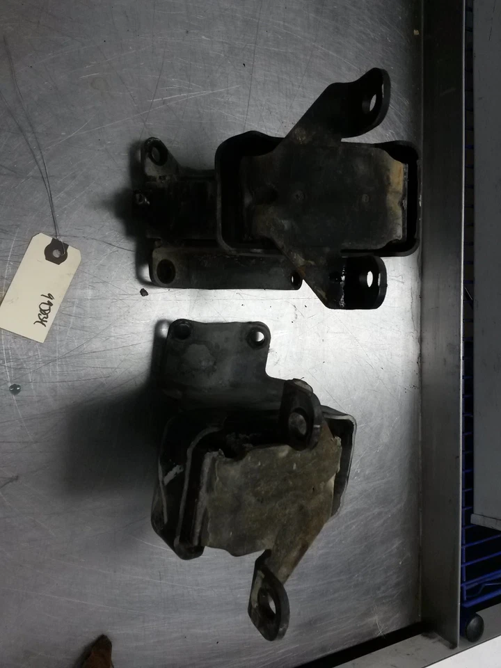 Par de montagens de motor para 98-99 Isuzu Rodeo 3.2 - Imagem 1 de 3
