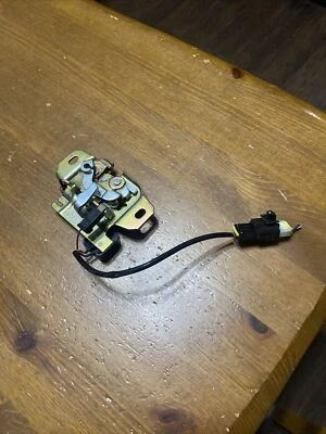 90-99 Mitsubishi 3000GT DODGE STEALTH ESCOTILLA TRASERA MALETERO PESTILLO LIBERACIÓN MB632345 Foto 1 de 4