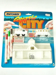 1992 MATCHBOX PRESSOFUSO - GRAFFIC CITY GF-300 TRENO E STAZIONE SIGILLATO IN FABBRICA RARO - Foto 1 di 8