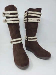 Stivali donna Kenneth Cole Reaction Dolly 6 fibbie marroni fuzzy pelliccia sintetica  - Foto 1 di 10