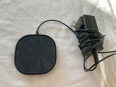 Mophie 15W Fast Charge Wireless Charging Pad for iPhones & Galaxy Phones - Image 1 of 4