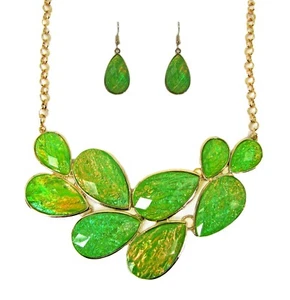 Juego de Pendientes de Collar Brillante Verde y Dorado con Ajustes de Lágrima NUEVO - Imagen 1 de 7