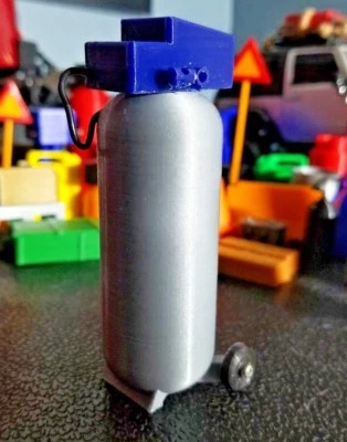 RC 1/10 Scale Silver Blue Standing Air Compressor Rock Crawler Truck Accessory - Image 1 of 4