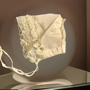 Antike Baby Mütze Seide Satin Spitze/Band Krawatten Cremeweiß "S & L" Gr. 11 - Bild 1 von 11