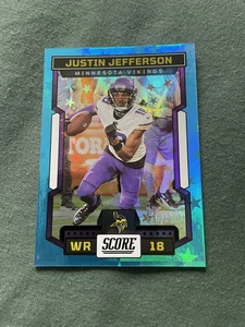 2023 Justin Jefferson Score Football Blue-Aqua Stars 210/299 Minnesota Vikings  - Bild 1 von 3