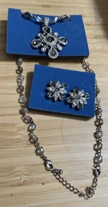 Vintage Avon Schwarz Diamant Strass Ohrringe Halskette Set Kostenloser Versand  - Bild 1 von 12