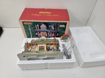 Lemax 2012 Caddington Village Village Train Depot #95831 Box & Light READ Please - Image 1 of 4