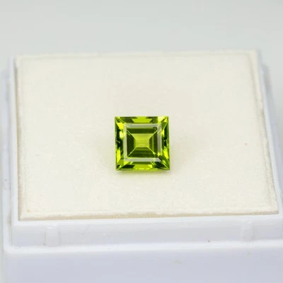 Faceted peridot gemstone, 2.24 cts - Image 1 of 3