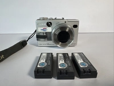 Sony Cyber shot 5.0 MP  With 3 Batteries No Charger DSC-V1 - Image 1 of 4