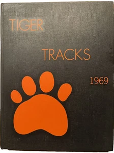 1969 U.S. NAVY PATROL SQUADRON EIGHT PATRON 8 YEARBOOK THE CAT TRACKS - Picture 1 of 7