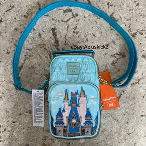 Borsa a tracolla Disney Parks 2025 Magic Kingdom Castello di Cenerentola blu nuova con etichetta! - Foto 1 di 5