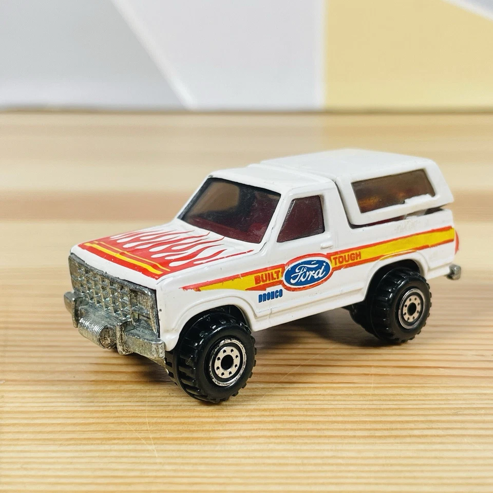 Hot Wheels Blanco Ford Bronco Motocicleta Trasera Mattel 1980 SUV Malasia Foto 1 de 4