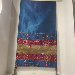 Corredor de mesa Pier 1 Imports bordado con estampado floral 14"x 72" RN:36791 - Imagen 1 de 11