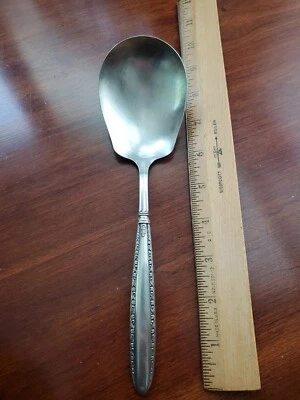 Cazuela para servir ensalada de bayas con mango de ley National Silver NTS26 9" Foto 1 de 4