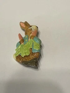 Vintage Rabbit Bunny Brooch Pin White Ceramic Peter The Rabbit - Picture 1 of 3