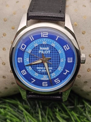 Hermoso Reloj Hombre HMT Pilot Parashock Cuerda Mecánica 17J Esfera Azul - Imagen 1 de 4