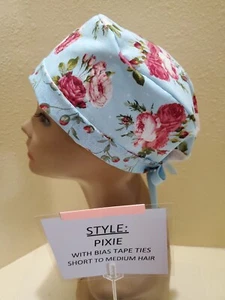 Sombrero/gorra quirúrgica hecha a mano con ramo de rosas calavera pixie para mujer - Imagen 1 de 9