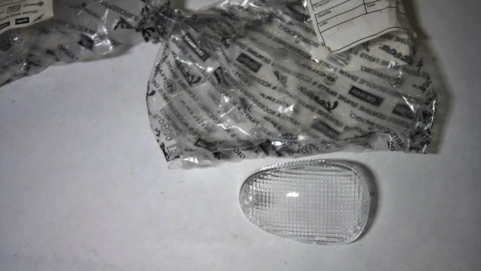 639338 FRECCIA INDICATORE DIREZIONALE POSTERIORE DX ANTERIORE SX PIAGGIO BEVERLY - Immagine 1 di 1